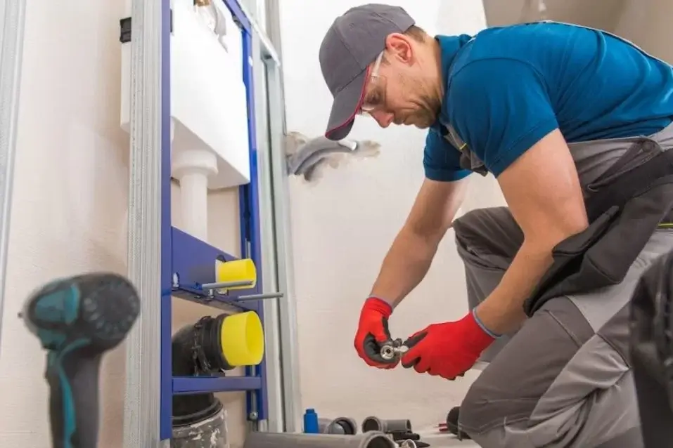 plumber-installs-pipe-fittings